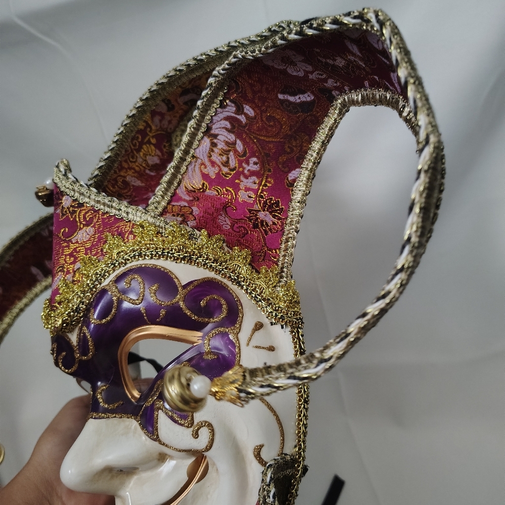 ♣️Elegant Venetian Jester Mask with Purple and Gold Accents - Picture 8 of 11